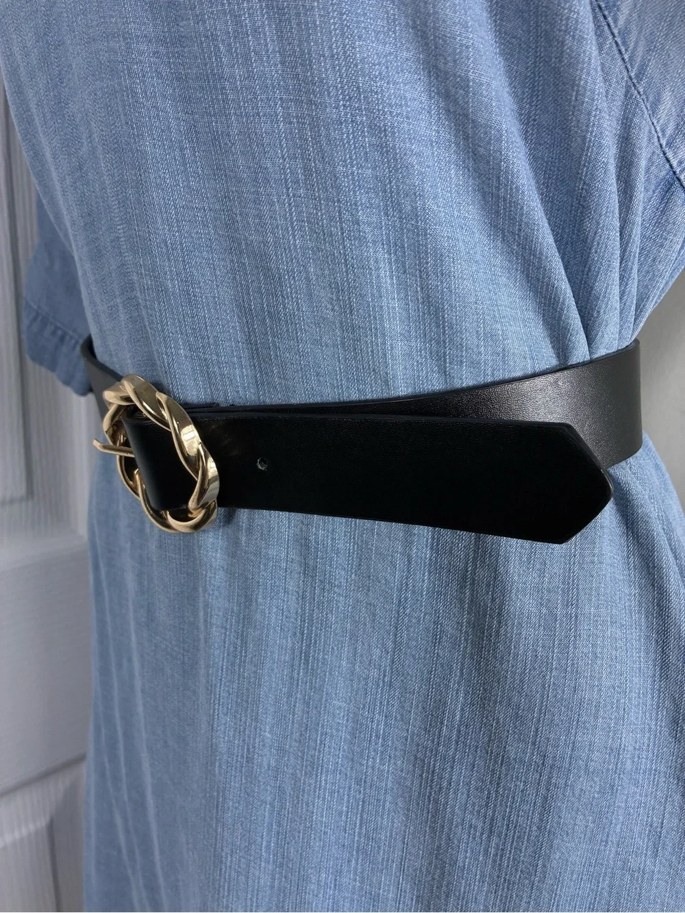 Plus size Womens belt 46” Black faux Leather Gold Twisted Circle Buckle